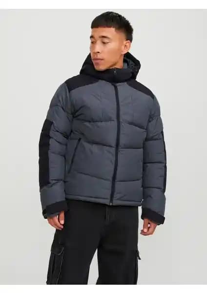 Jack & Jones Kapüşonlu Erkek Montu: Şık ve Fonksiyonel Kış Giyim Seçeneği