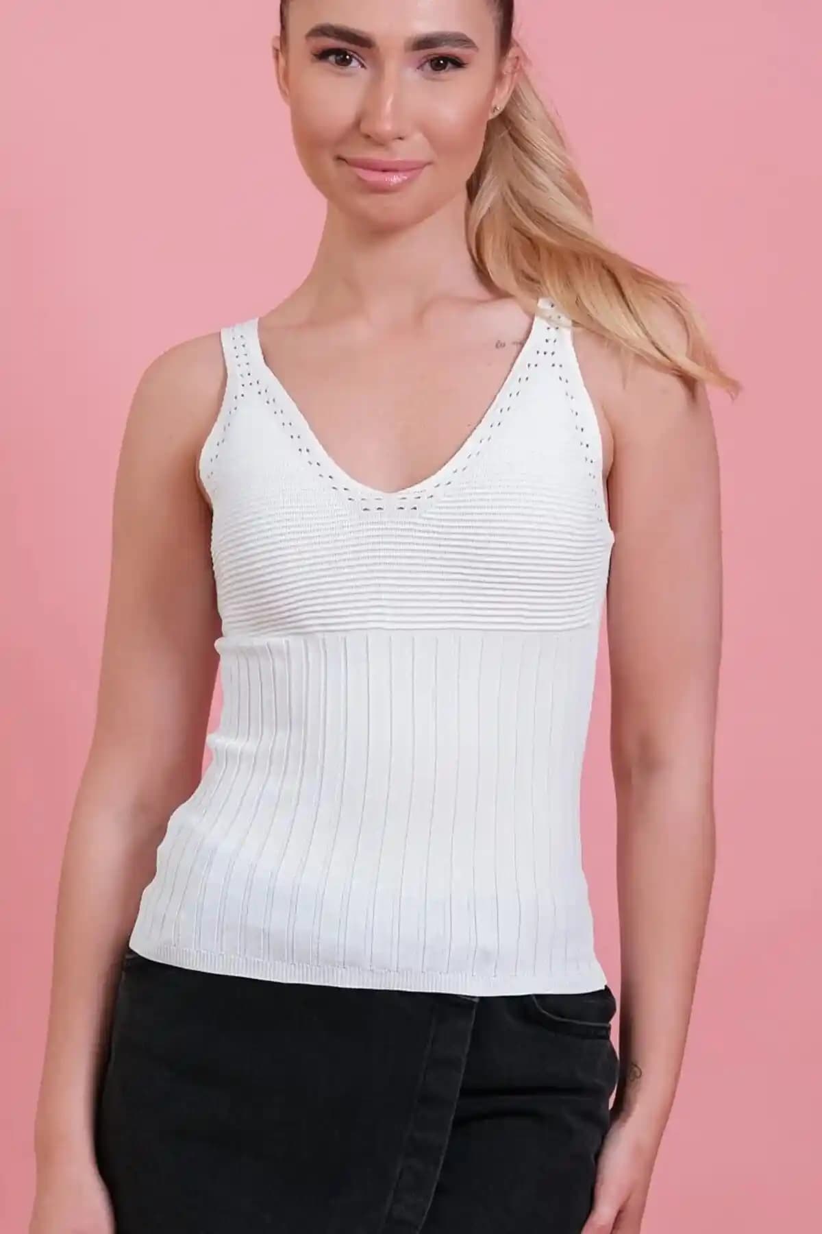 Kadın Beyaz Yazlık Askılı Triko Bluz Bel Detaylı V Yaka Gömlek