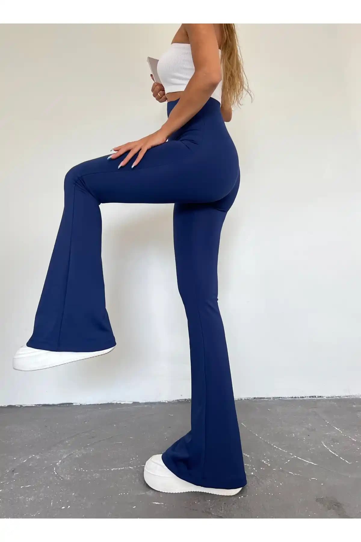 Kadın Lacivert Dalgıç Kumaş Toparlayıcı Tayt: Şıklık ve Konforun Modern Buluşması