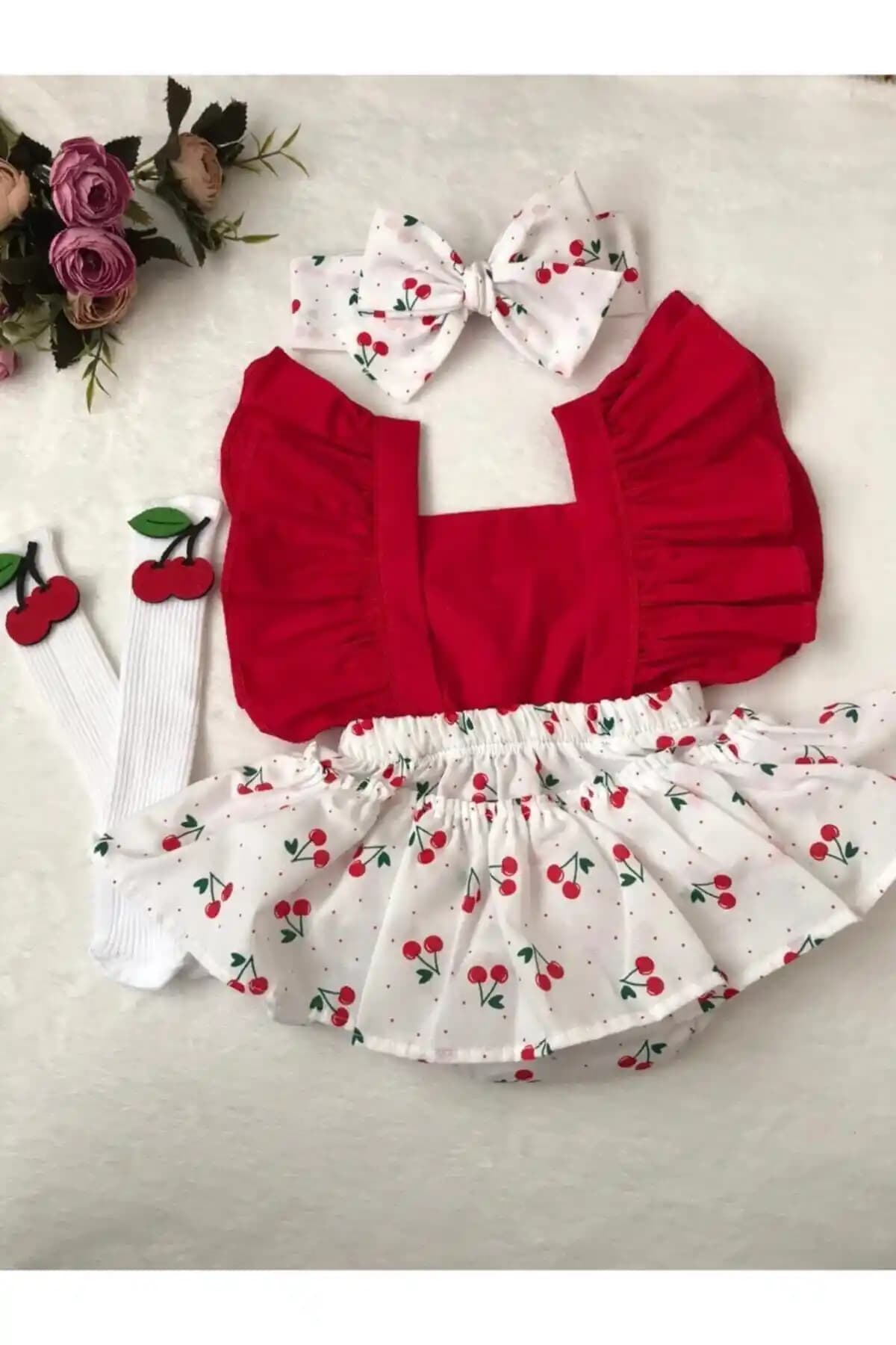 Kız Çocuklar İçin Renkli Kiraz Desenli Set: Şık ve Rahat Günlük Giyim Seçeneği