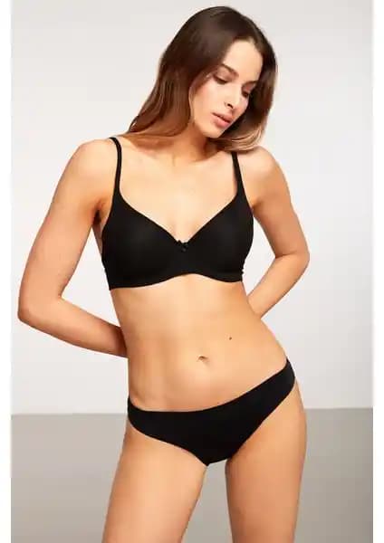 Kom Dorina Siyah Sütyen: Şıklık ve Konforu Bir Arada Sunan Günlük İç Giyim Seçeneği