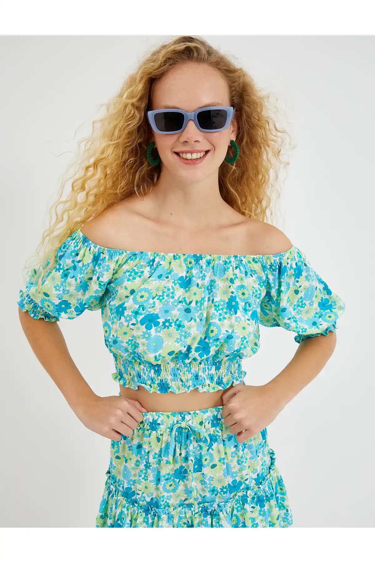 Koton Crop Bluz Balon Kollu Gipe Detaylı Modern ve Şık Kadın Giyim Parçası