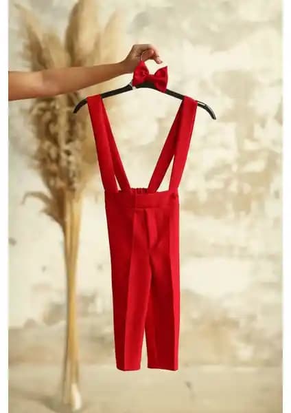 Küçüğüm Erkek Çocuklar İçin Kırmızı Salopet ve Papyon Seti Şık ve Rahat Tasarım