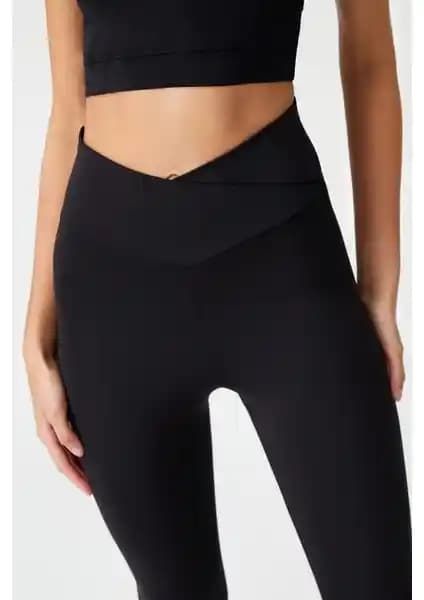 Los Ojos Siyah Çapraz Bel Detaylı Modern Kadın Taytları Yüksek Bel ve Esnek Tasarım