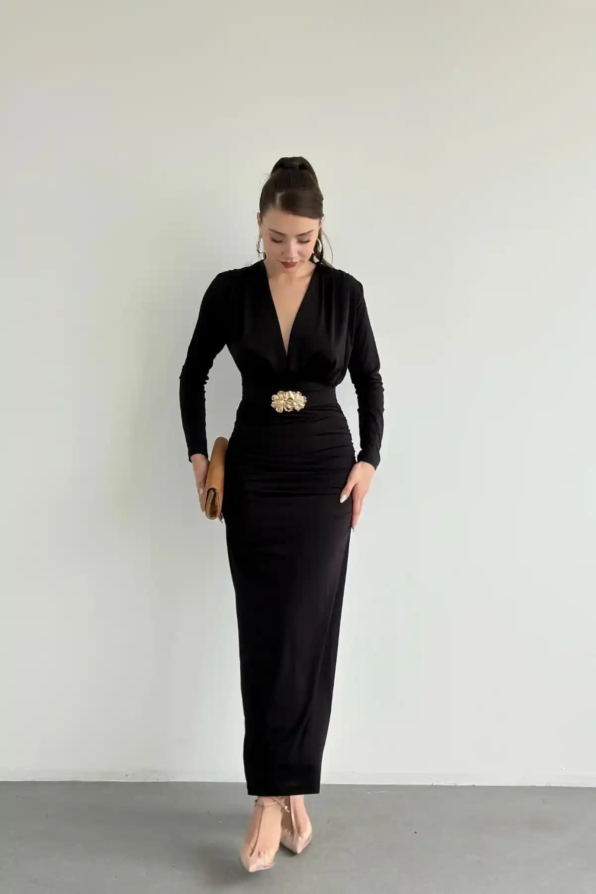 Mandlyz Siyah Kemerli Vatka Detay Elbise: Modern ve Şık Tasarım ile Günlük ve Özel Kullanım