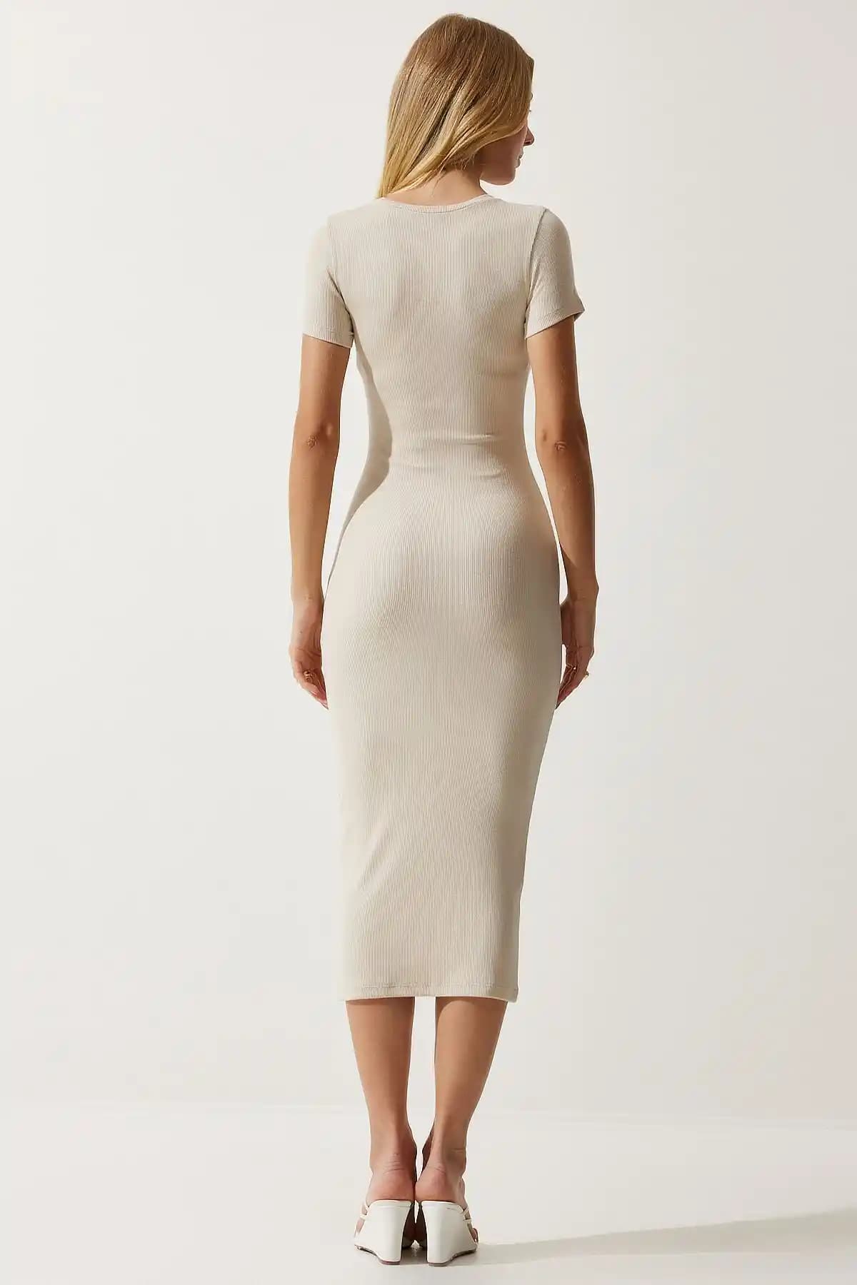 MaxiMor Kadın Kısa Kollu Bisiklet Yaka Bej Bluz Şık ve Rahat Günlük Kullanım İçin