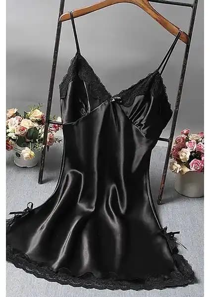 Merry See Saten Dantelli Kısa Siyah Gecelik: Şıklık ve Konforun Birleşimi