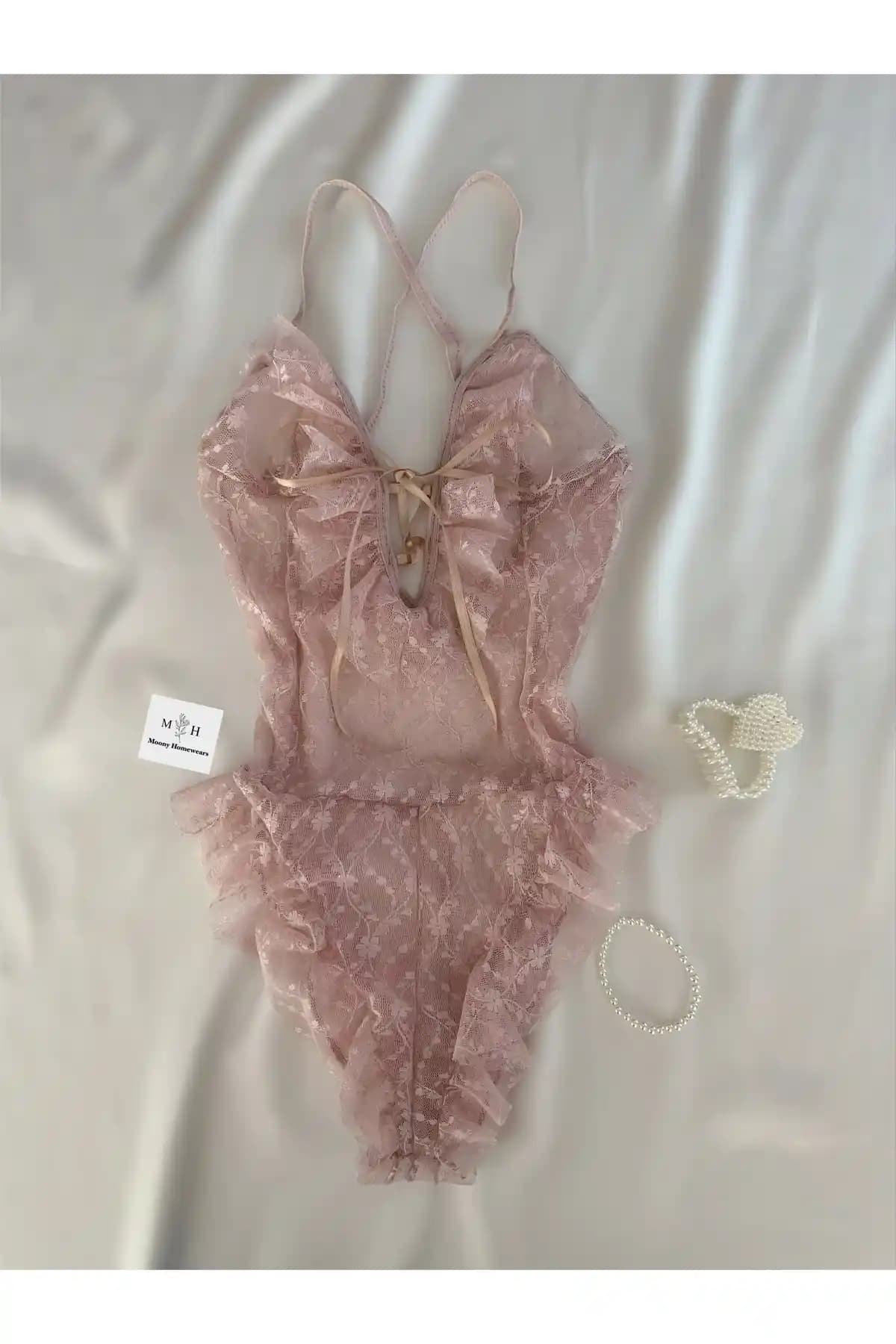 MH Moony Homewears Pudra Seksi Tulum: Şıklık ve Konforu Bir Arada Sunan Modern İç Giyim Seçeneği