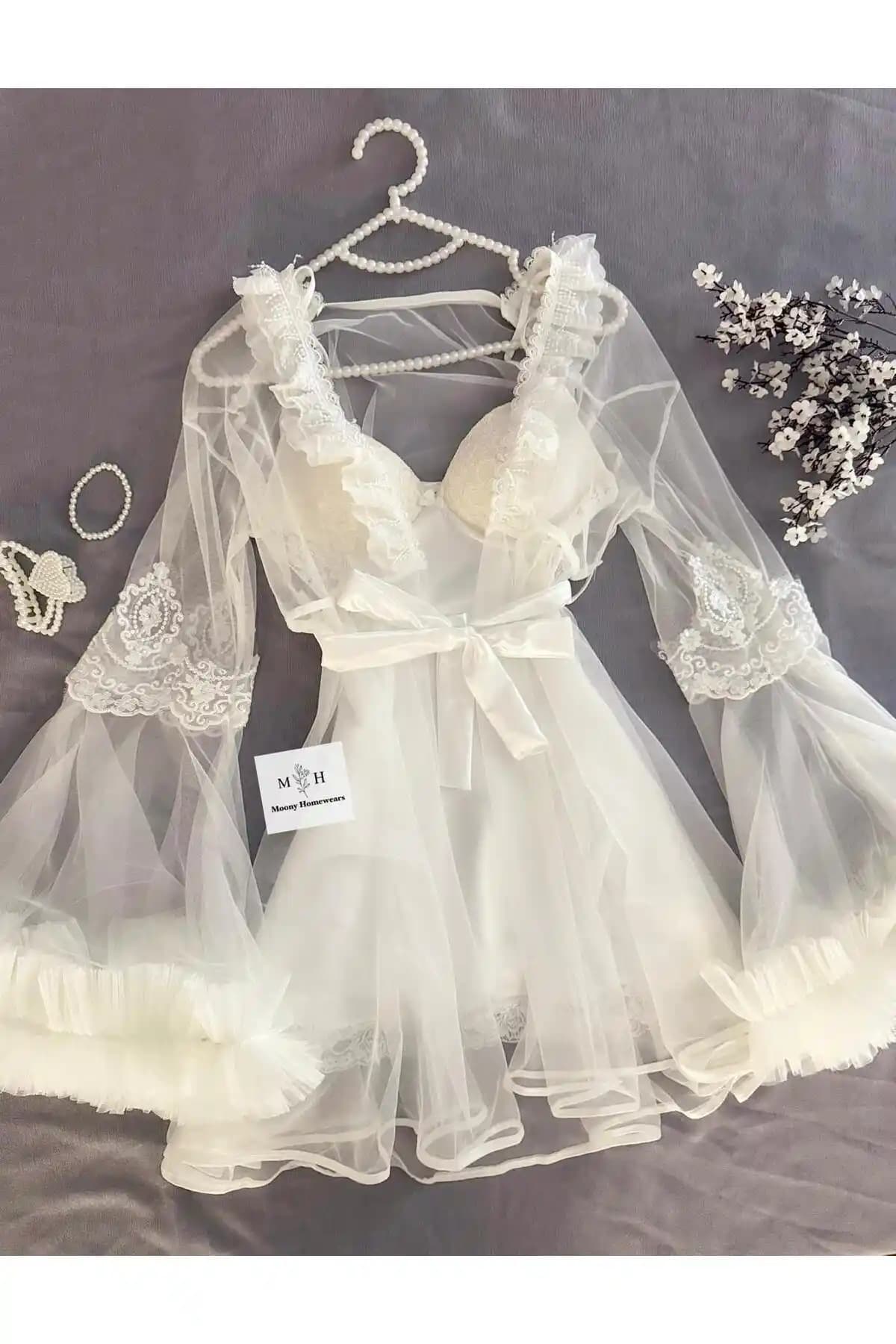 MH Moony Ultra Lüks Kutulu Beyaz Saten Gecelik ve Sabahlık Seti Ürün Özellikleri