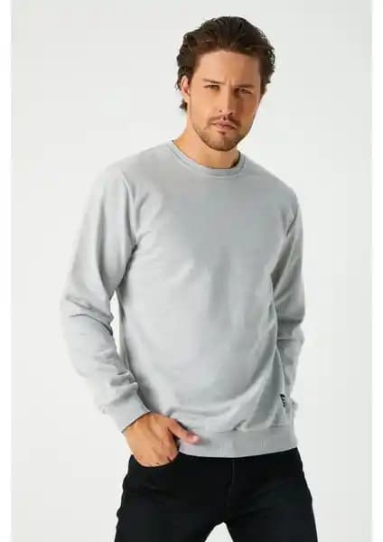 Mmetalic Erkek Gri Basic Bisiklet Yaka Sweatshirt: Şık ve Rahat Günlük Giyim Seçeneği