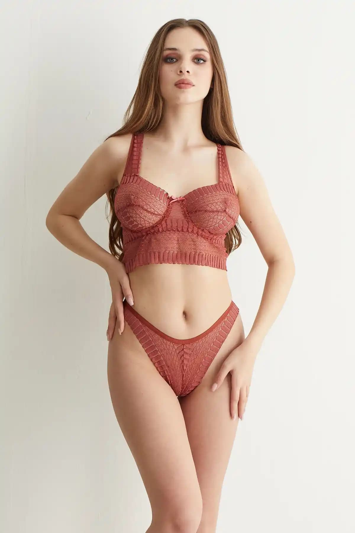 MODALADY Kadın Balenli Dantel Bralet Takım: Şıklık ve Konforun Modern Buluşması