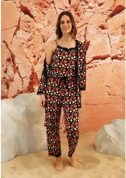 Nisanca Sabahlıklı Dantel Detaylı Pegasus Kadın Pijama Takımı Şıklık ve Konfor Sunan Tasarım