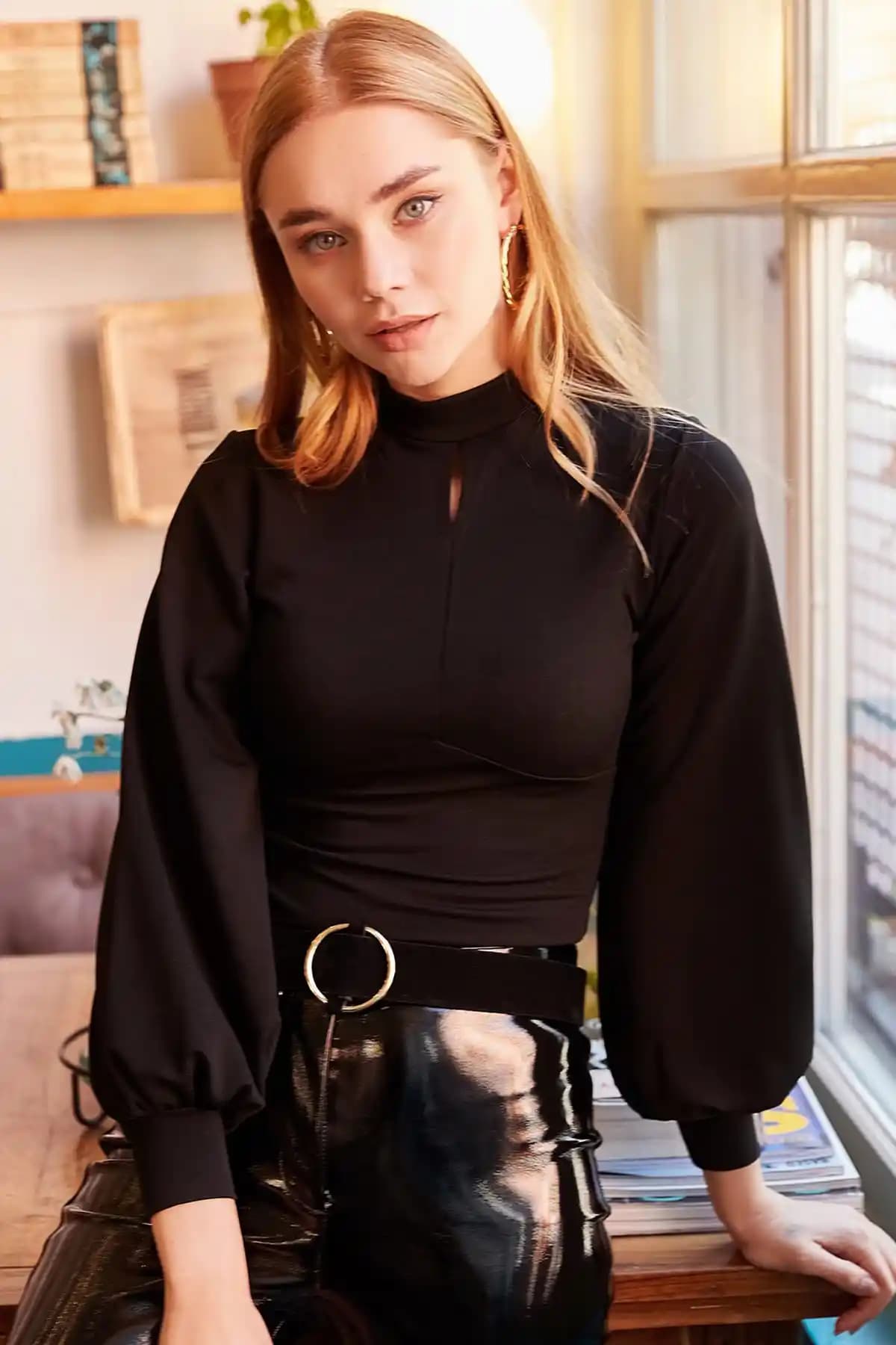 Olalook Kadın Siyah Damla Balon Kol Krep Bluz Şıklık ve Konforu Bir Arada Sunar