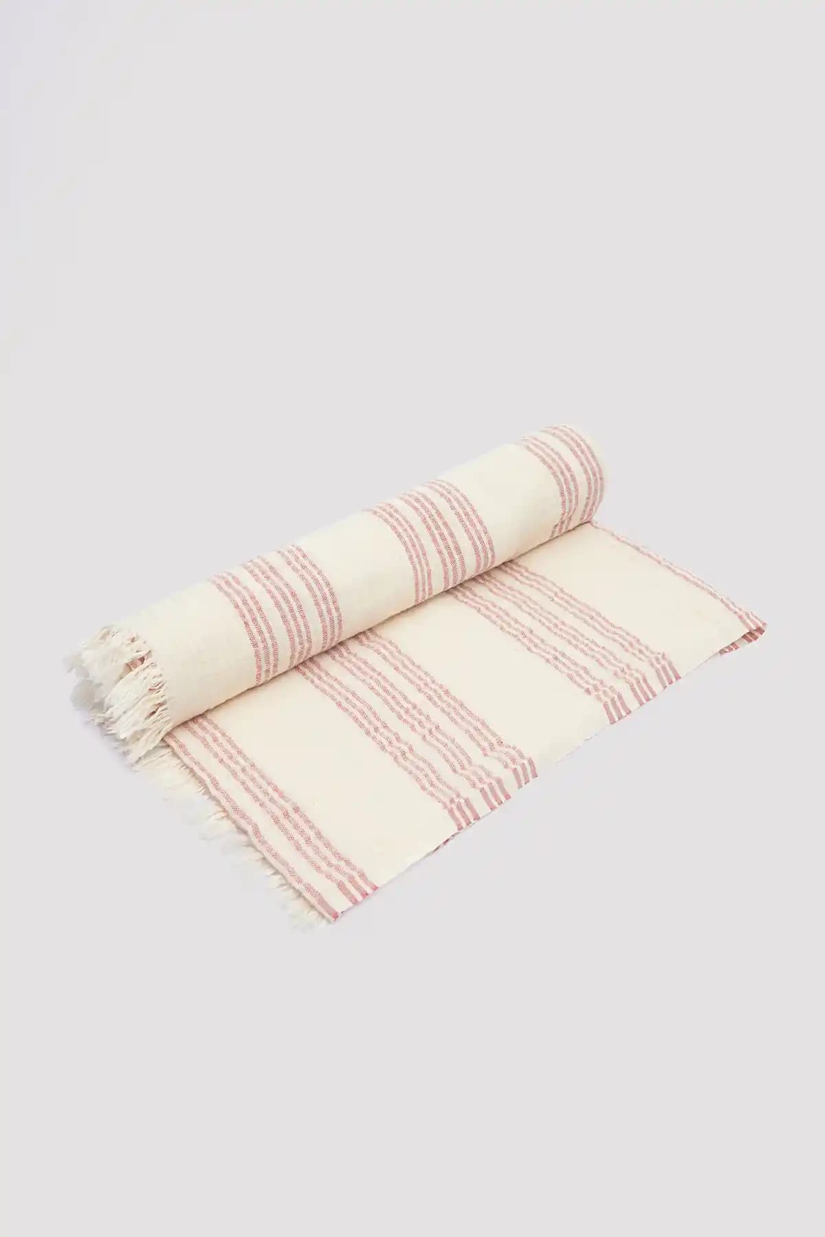 Penti Authentic Havlu Yaz Ayları İçin Şık ve Fonksiyonel Plaj Havlusu