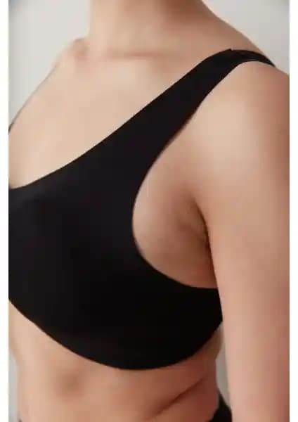 Penti İzbırakmaz Invisible Up Siyah Balensiz Görünmez Sütyen: Rahatlık ve Şıklığın Buluşması