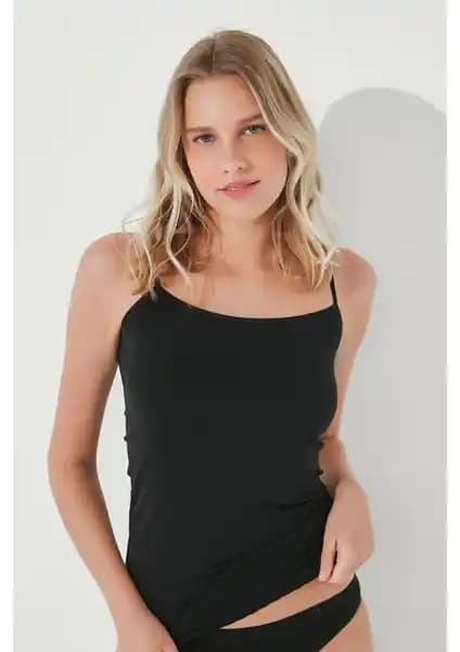 Penti Siyah Basic Atlet: Rahatlık ve Şıklığı Bir Arada Sunan Kadın Atletleri