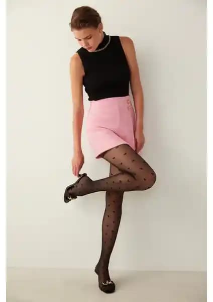 Penti Siyah Kalp Desenli Külotlu Çorap: Şıklık ve Konforu Bir Arada Sunan Modern Tasarım