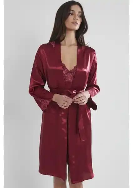Pierre Cardin Saten Dantelli Gecelik ve Sabahlık Takımı Kadınlar İçin Şık ve Konforlu Tasarım