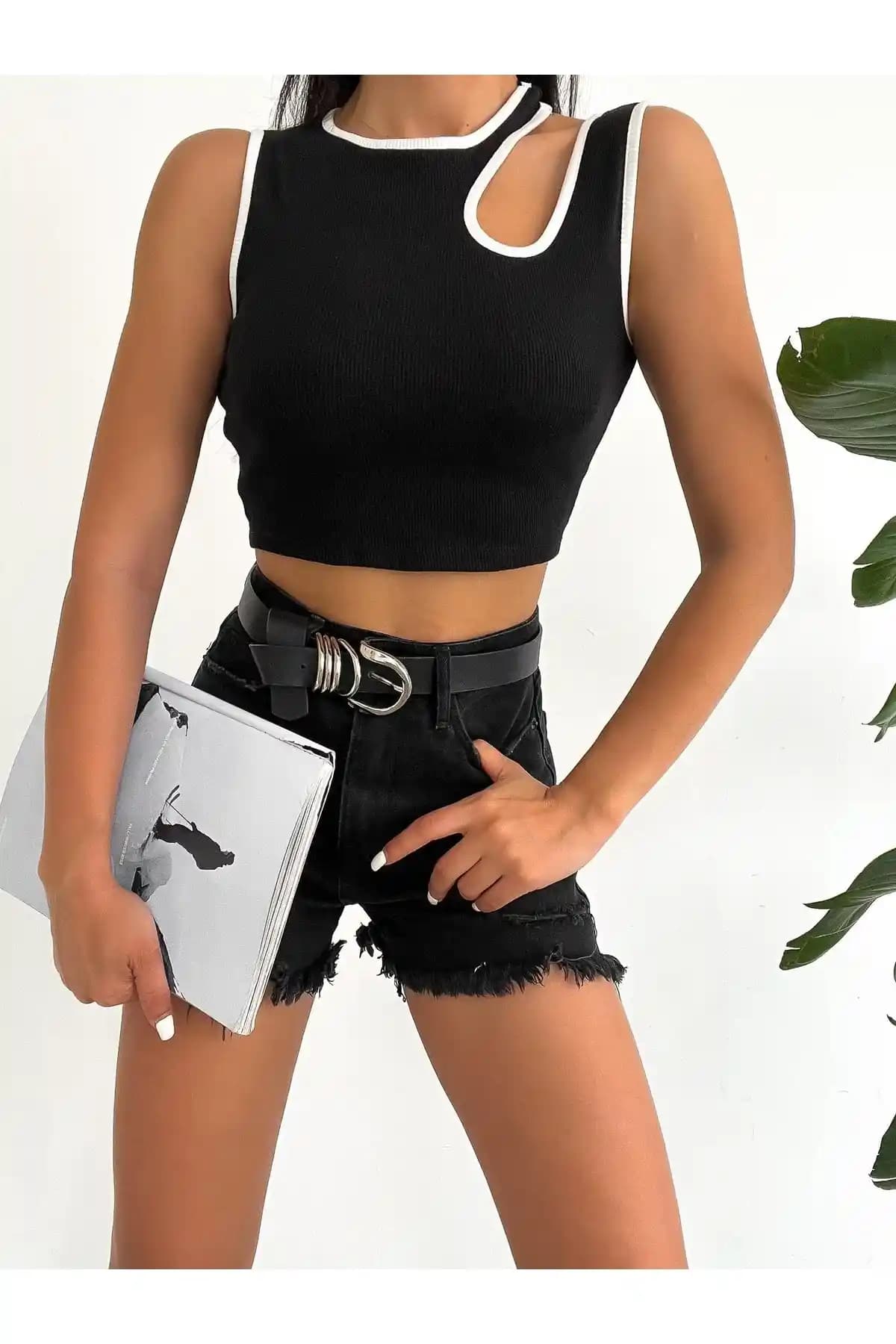 QUTTA Kadın Damla Dekolteli Biyeli Kaşkorse Crop Bluz Modern ve Şık Tasarım