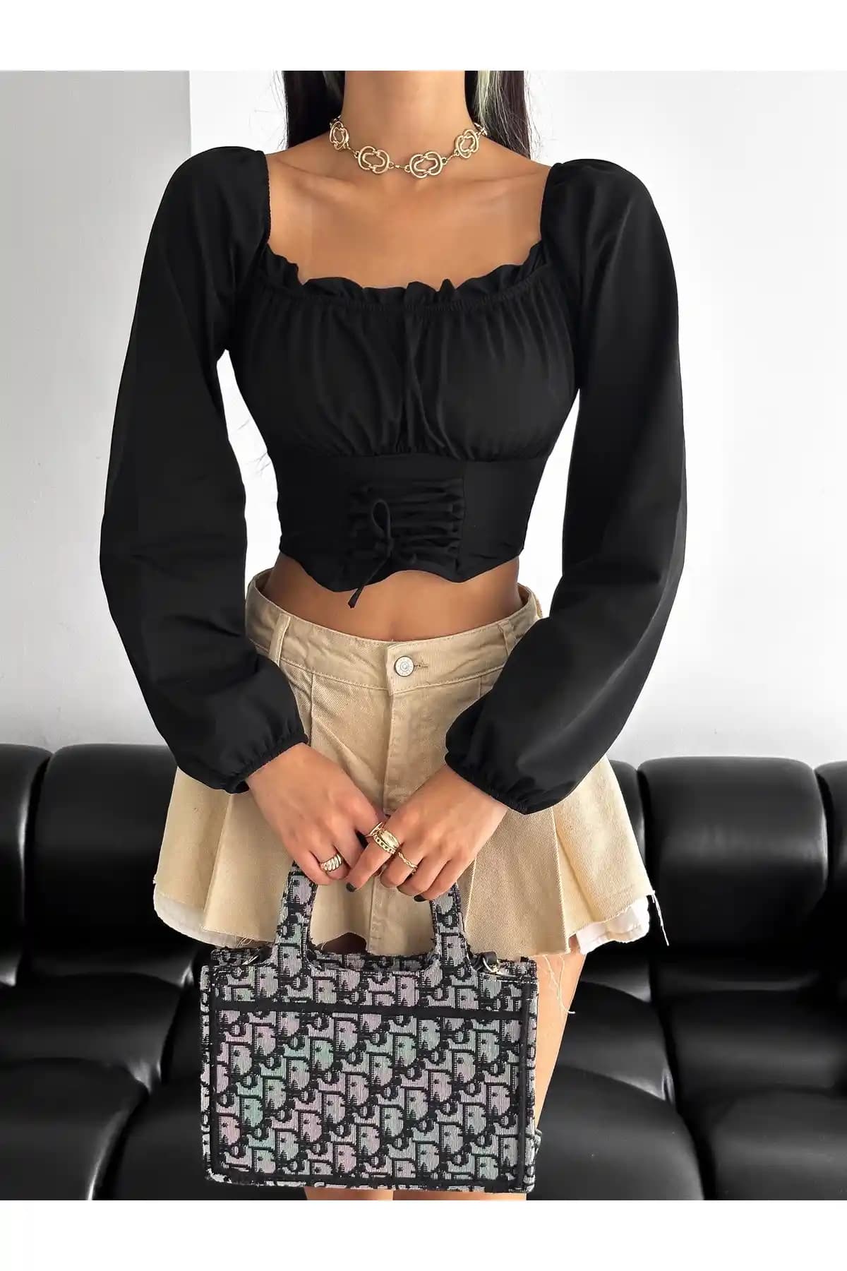 QUTTA Kadın Siyah Balon Kol Bağlamalı Madonna Yaka Crop Bluz Modern ve Şık Tasarım