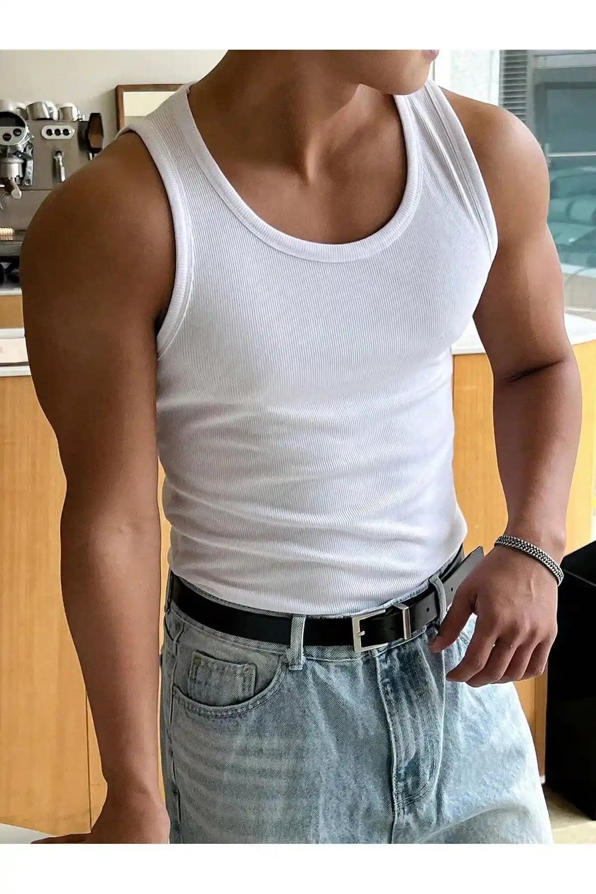 Riowela Erkek Halter Yaka Sporcu Atlet: Modern Tasarım ve Konfor Sunan Spor Giyim Ürünü