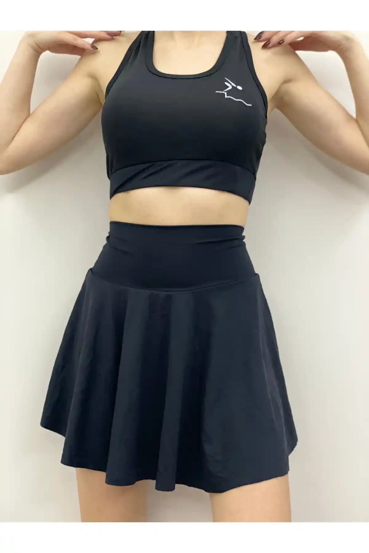 ŞevAyy Şort Etekli Büstiyer Crop Mayo: Modern ve Fonksiyonel Plaj Giyim Seçeneği