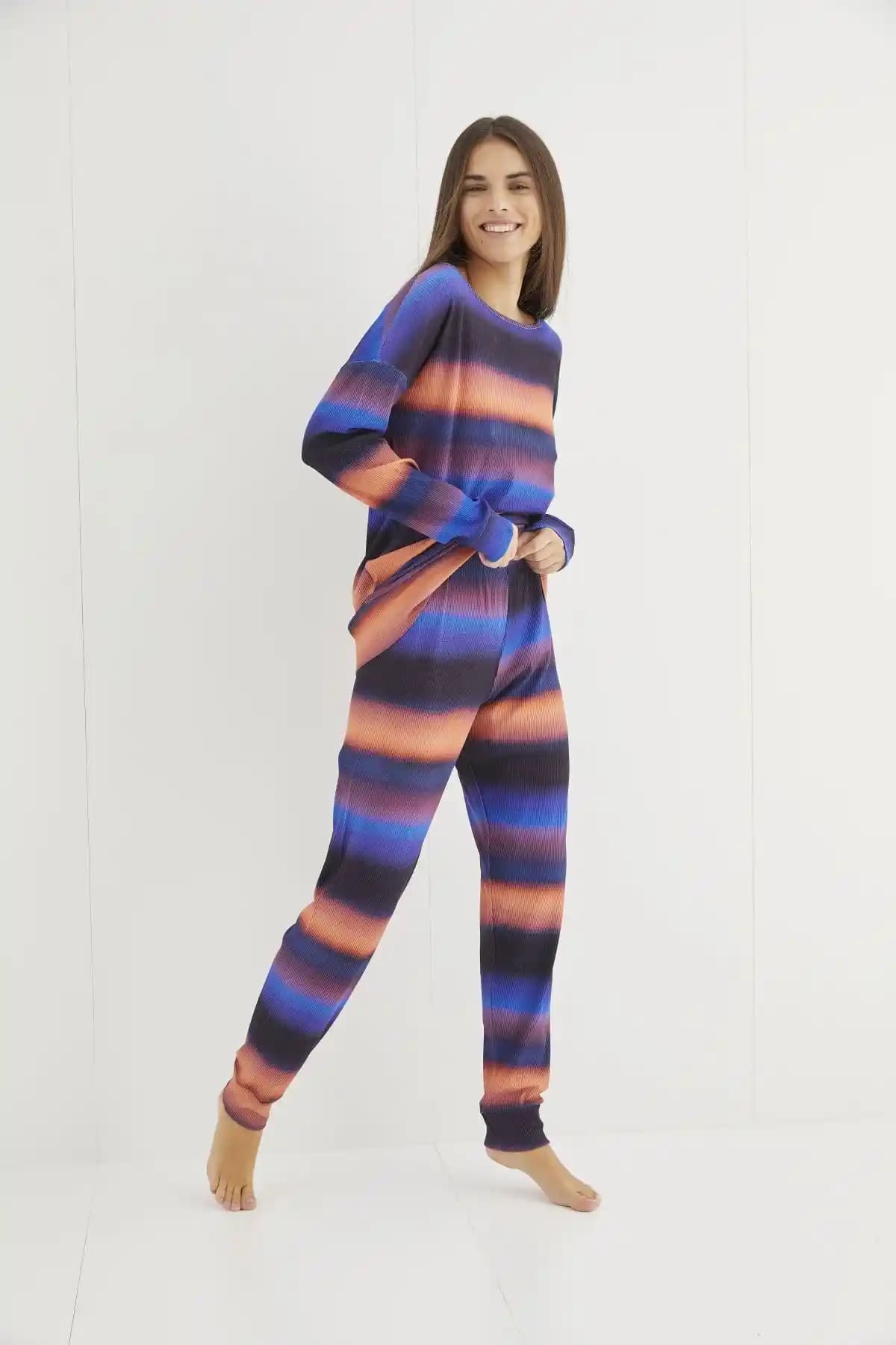 Siyah İnci Desenli Örme Kaşkorse Pijama Takımı Konfor ve Şıklık Bir Arada