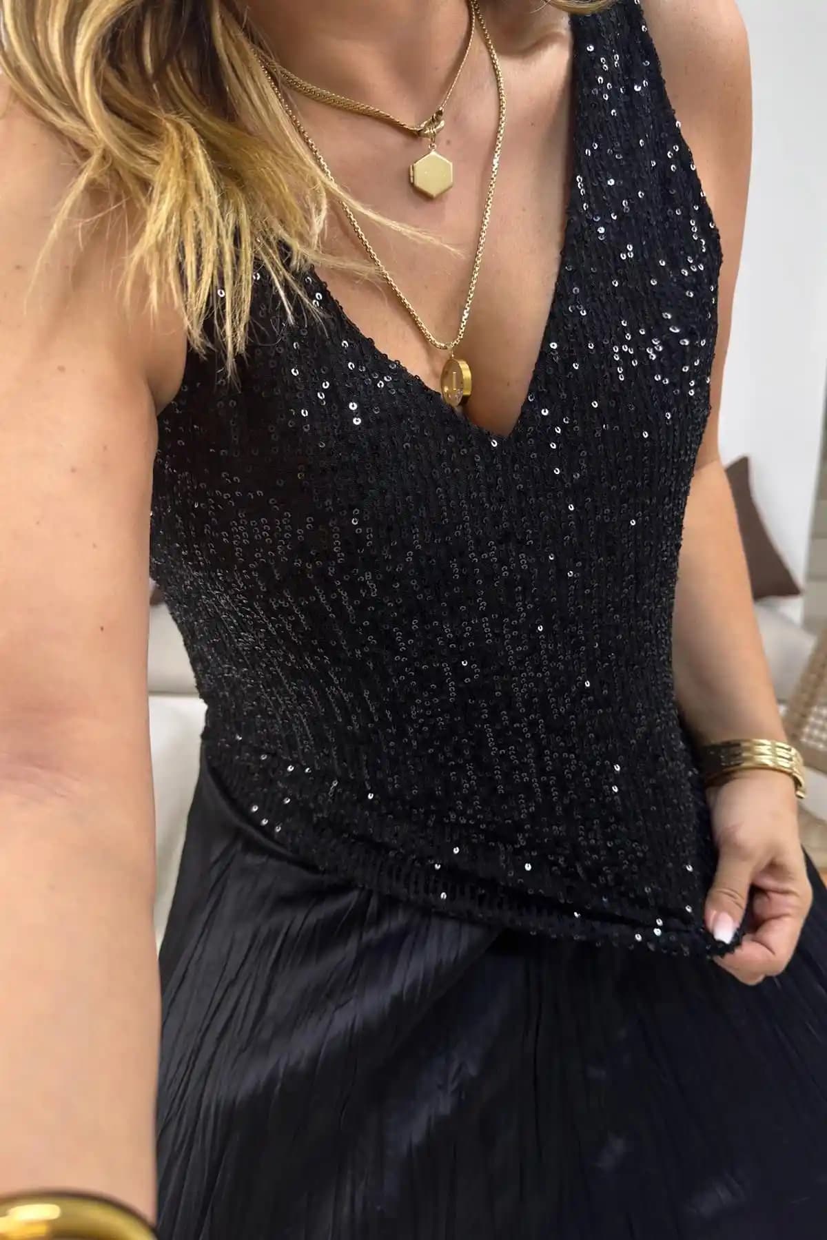 Sohotique By P Siyah Payetli Bluz Günlük Şıklık ve Konfor Sunan Modern Tasarım