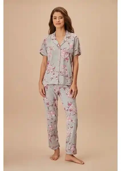 Suwen Melani Maskülen Pijama Takımı: Şıklık ve Konforun Modern Buluşması