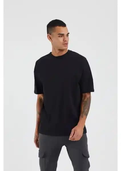 Wert Ünisex Oversize Siyah Pamuklu T-Shirt Günlük Şıklık ve Konfor Sunar