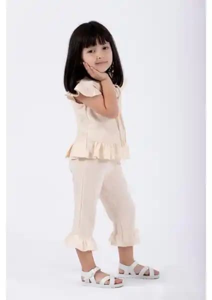 Zepkids Kız Çocukları İçin Şık ve Rahat Yazlık Takım Ekru Renkli Waffle Kumaş Detaylarıyla