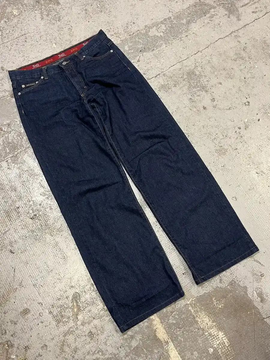 Raw Denim: İkinci El Alışveriş, Bakım Teknikleri ve Stil Tercihleri Üzerine Detaylı Rehber