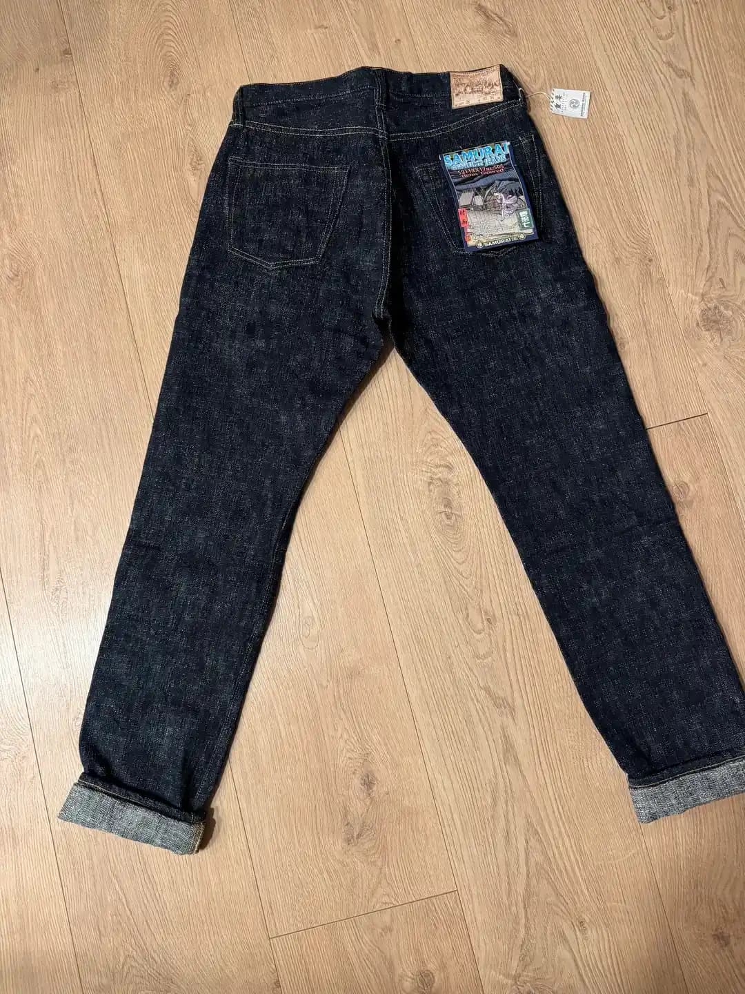 Samurai S211XX 17oz-SDS Raw Denim Pantolon: Kumaş, Kesim ve Kullanıcı Deneyimi