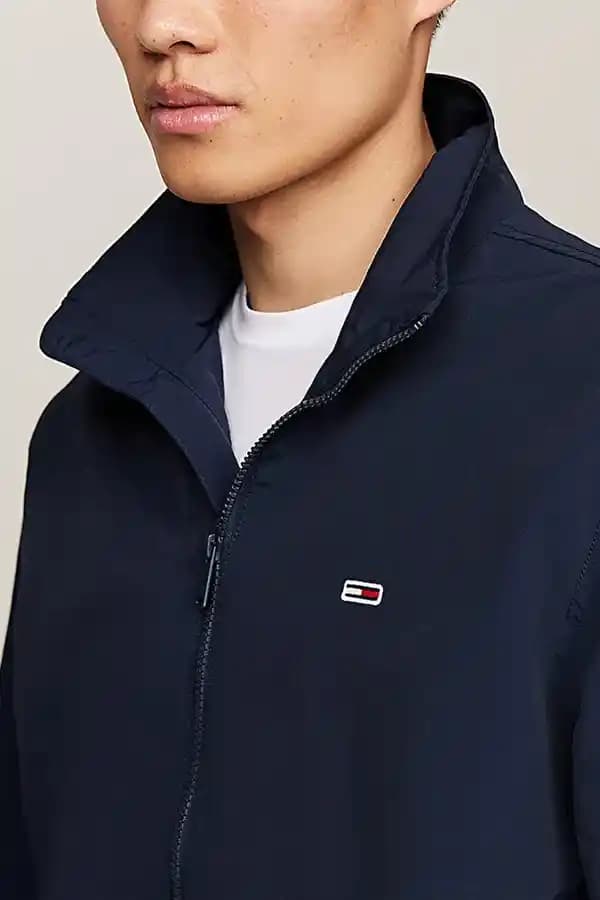 Tommy Hilfiger Lacivert Pantolonlarla Uyumlu Blazer Seçimi ve İş Görüşmesi Stili