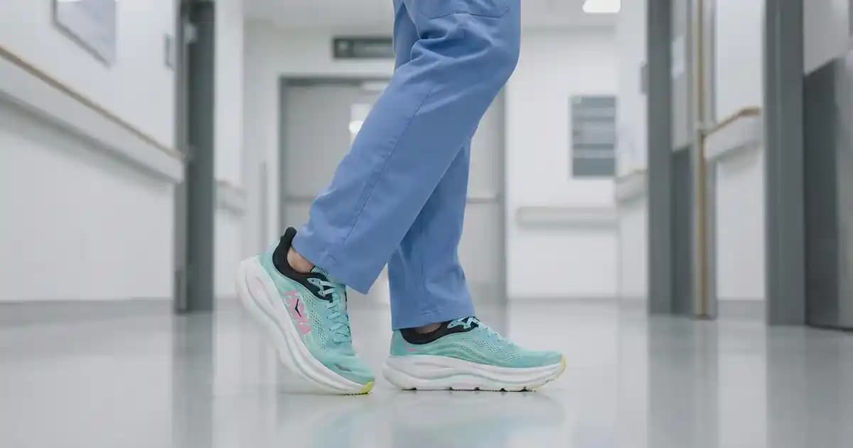 Tüm Gün Yürüyüş İçin Konforlu ve Şık Ayakkabı Modelleri ve Seçim Kriterleri