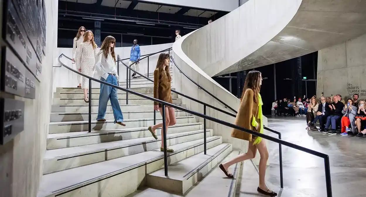 2024 Sonbaharında Moda Trendlerinde Değişim ve Yeni Stil Yönelimleri