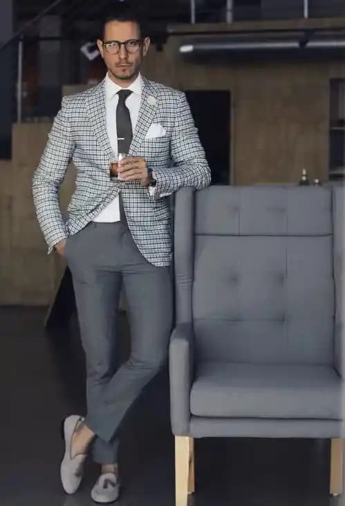 40 Yaşındaki Erkekler İçin Yaşa Uygun ve Modern Giyim Rehberi