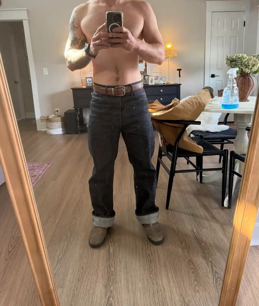 Freenote Cloth Modesto 16oz Raw Denim: Kaslı Bacaklar İçin Yüksek Bel ve Geniş Paça Pantolon