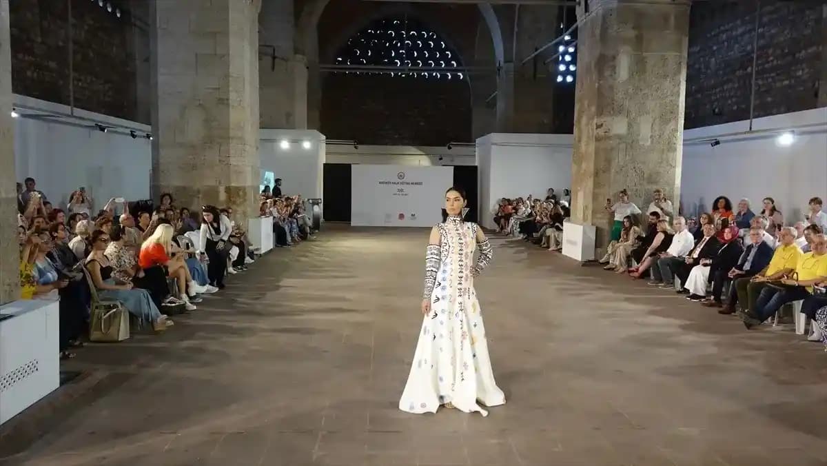 Moda Dünyasında Anchor Piece Yaklaşımıyla Tek Parçayla Stil Oluşturma Yöntemi