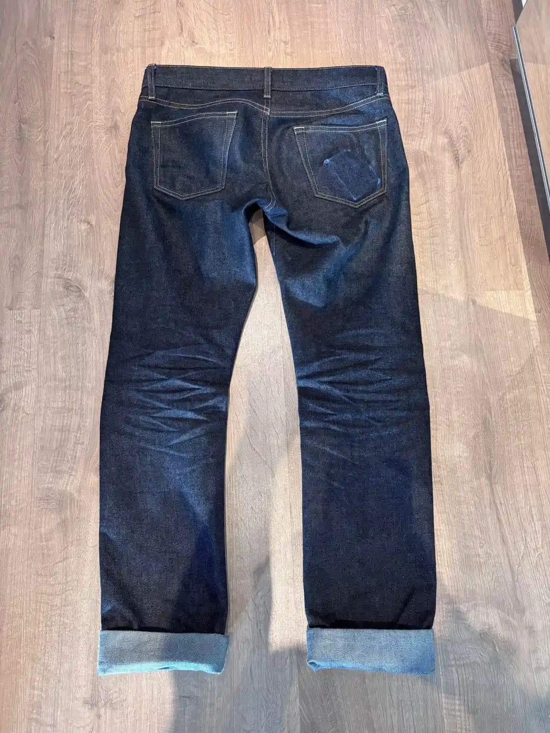 Raw Denim Kot Pantolonlarda Yıkama Zamanlaması ve Doğru Bakım Yöntemleri