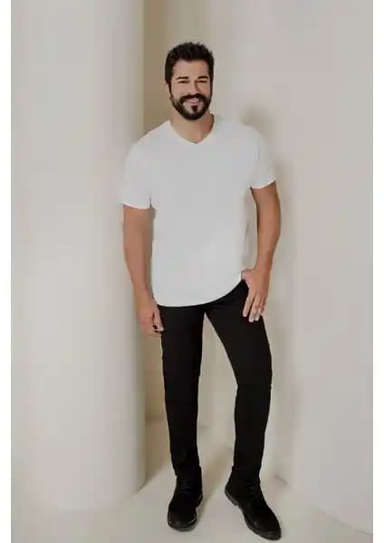 Altınyılz<dı>z Classics Siyah Slim Fit Kot ve OneZero Destroy Skinny Fit Jeans Karşılaştırması