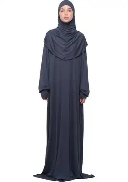 Altobeh Pratik ve Organik Tesettür Namaz Elbisesi ile Yarasa Kol Beli Lastikli Elbise Karşılaştırması