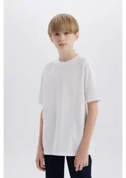 DeFacto Erkek Çocuk Tişörtleri Karşılaştırması: Kısa Kollu ve Uzun Kollu Modellerin Özellikleri ve Kullanıcı Yorumları