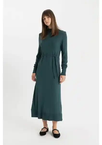 DeFacto Yarım Balıkçı Yaka Maxi Triko Elbise Karşılaştırması ve Moda Analizi