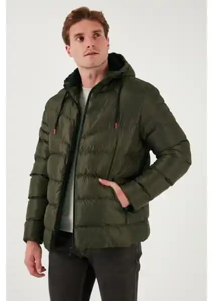 Erkekler İçin Kışlık Mont Karşılaştırması: Buratti Peluş Astarlı ve DeFacto Modelleri