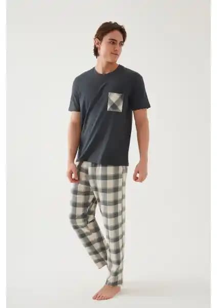 Erkekler İçin Yazlık Pamuklu ve Ekose Pijama Takımları Karşılaştırması