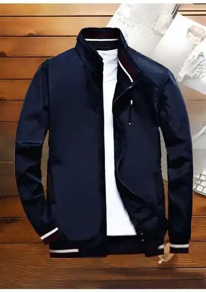 İki Erkek Mont ve Ceket Modelinin Detaylı Karşılaştırması ve Kullanıcı Yorumları