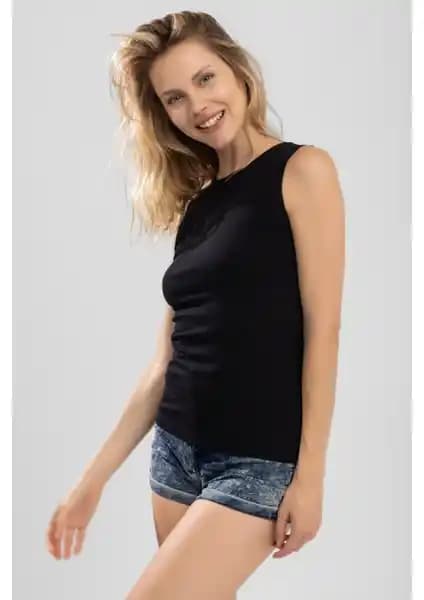 Kadın Günlük Giyiminde Rahat ve Şık Tişörtler ve Atletler Karşılaştırması