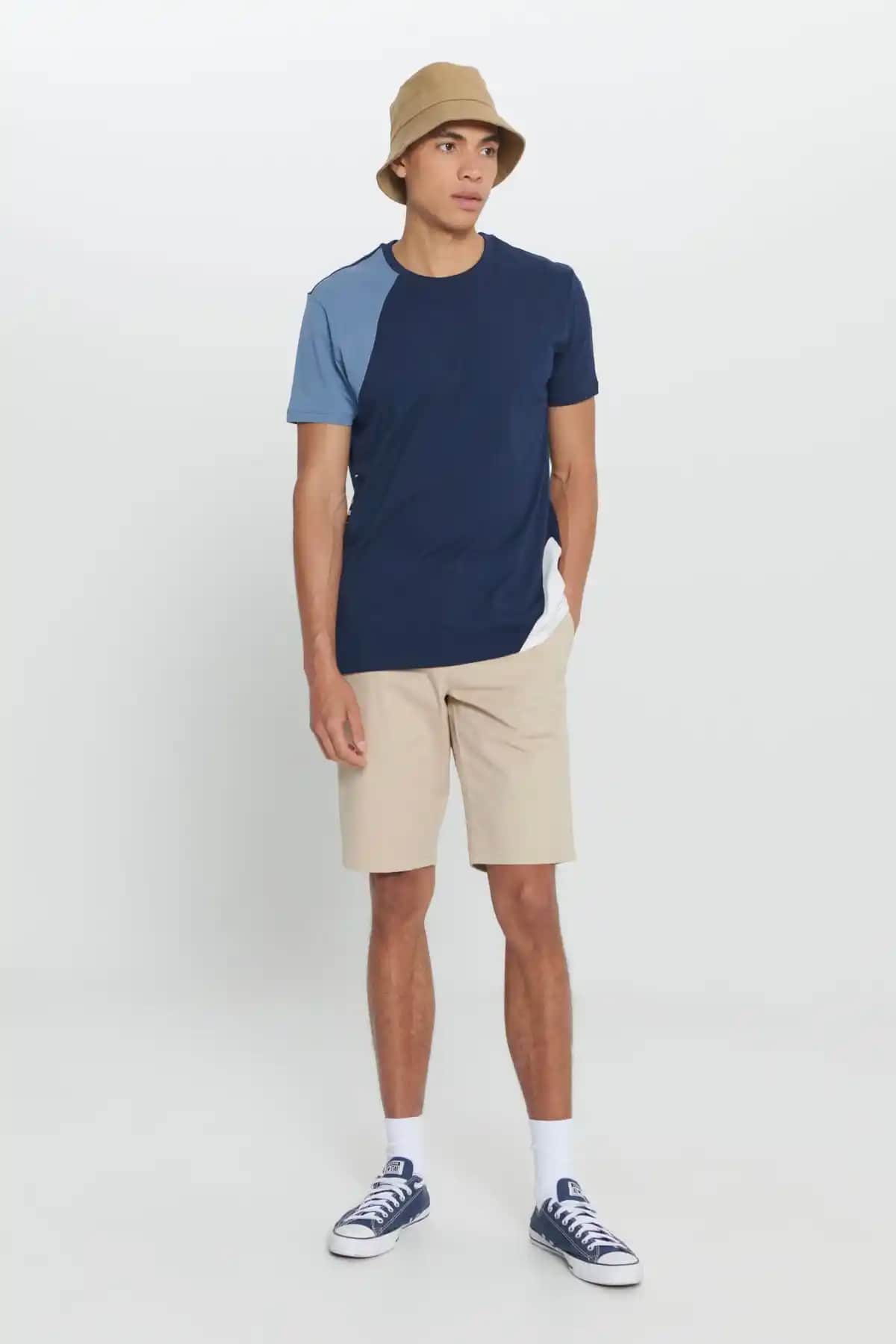 Altınyılz Classics Bej ve Siyah Slim Fit Chino Şort Karşılaştırması