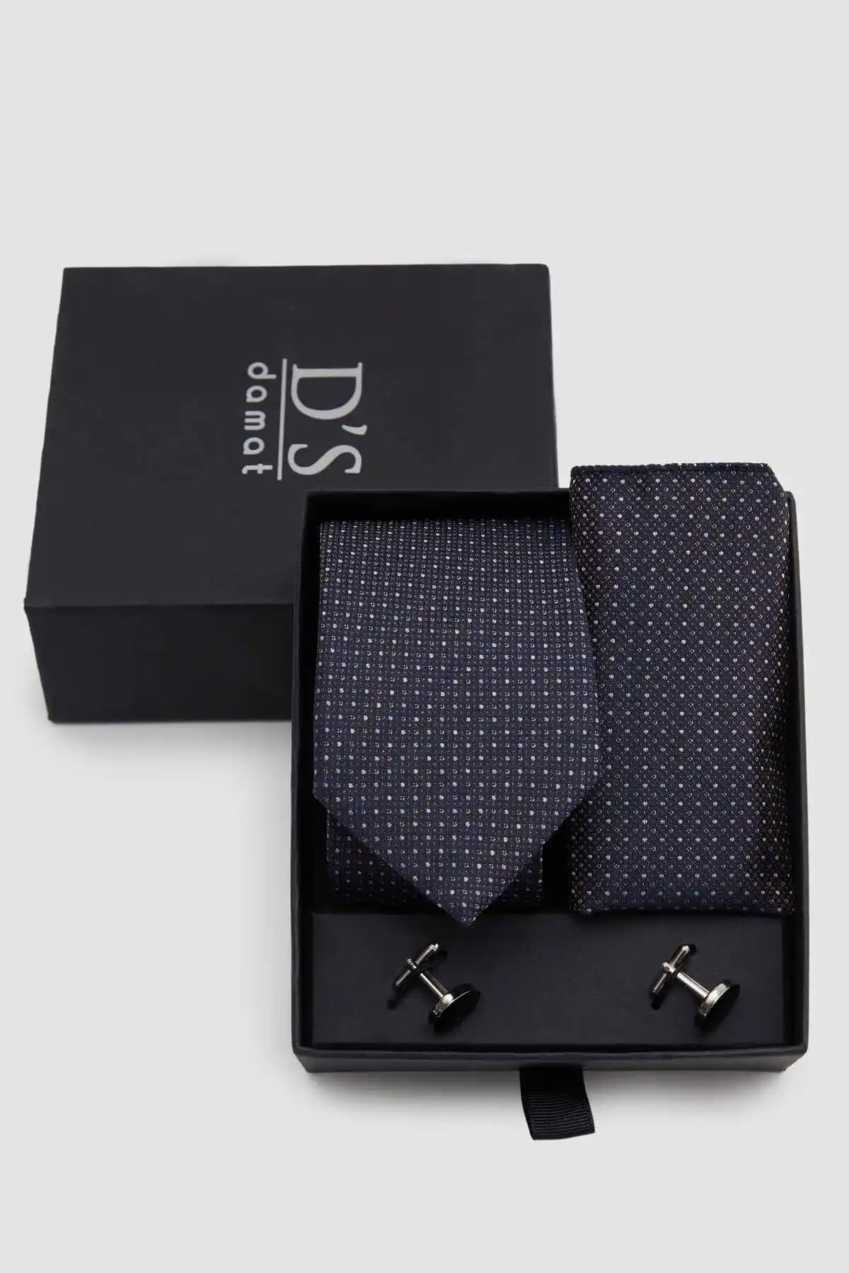 D'S Damat ve PİERRONİ Kravat-Mendil Setleri Karşılaştırması ve Seçim Rehberi